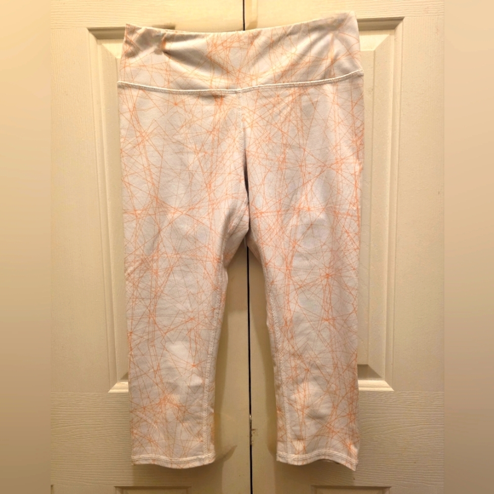 Alo Yoga Women's  Geometric Pattern Capri Leggings- Size Small- NWOT 🧡 - Picture 6 of 6